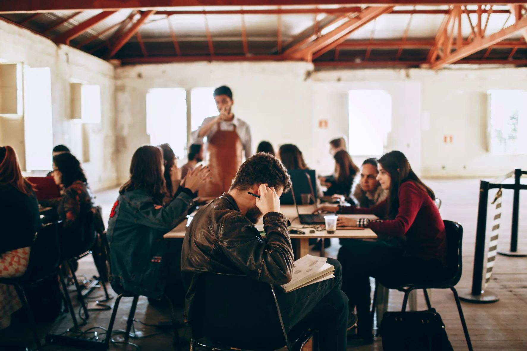 Studierende in Schulungsraum